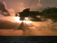 Lichtbündel duA???^arch Wolken